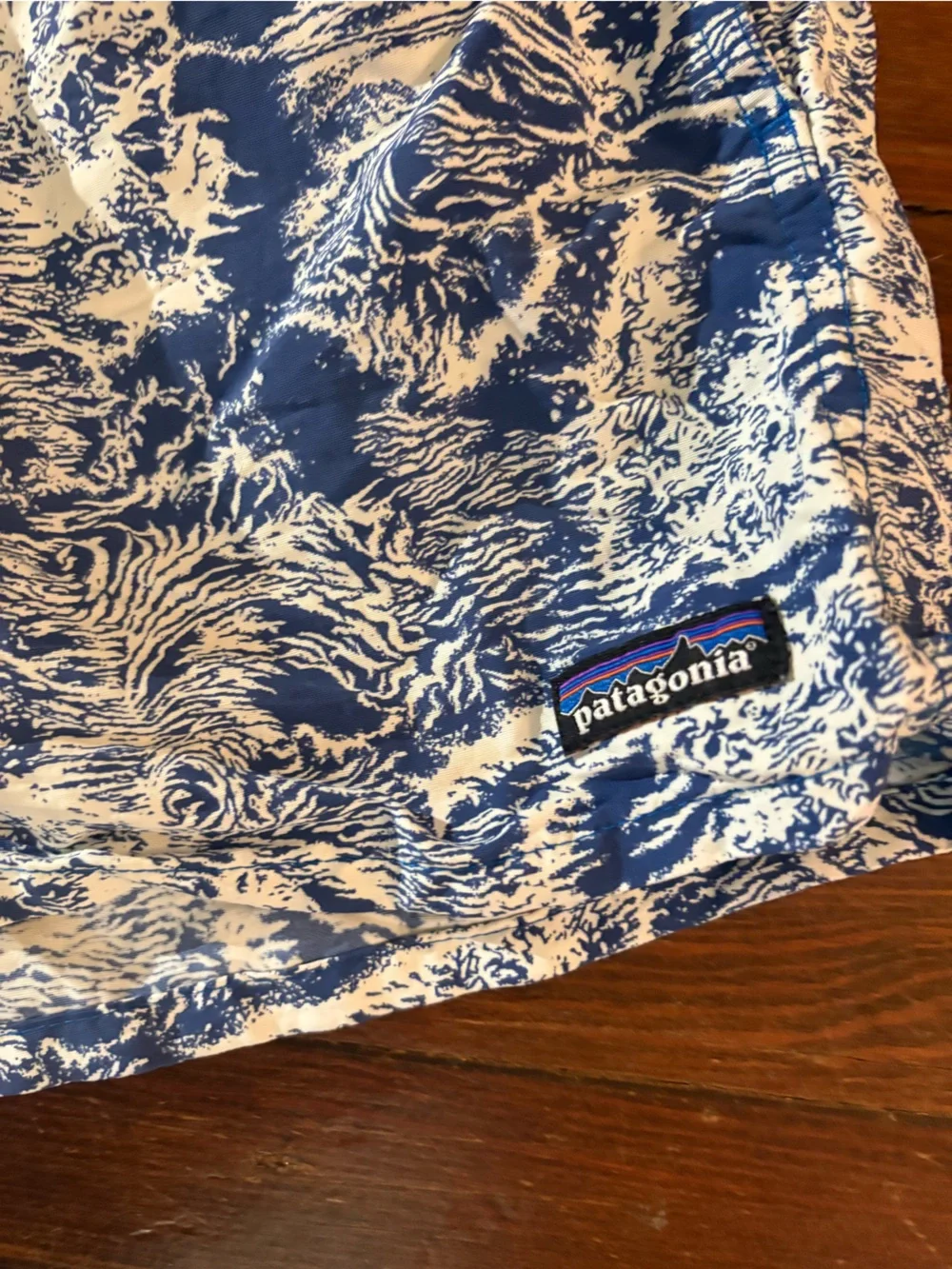 Patagonia blue white patterned barely baggies shorts size L